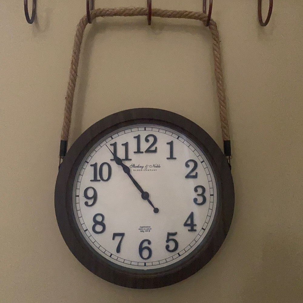 🍂STERLING & NOBLE WALL HANGING CLOCK🍂